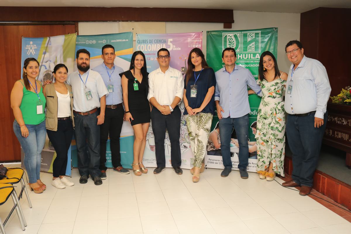 De izquierda a derecha: Annie Jaqueline Caviedes, Carlos Gonzalo Álvarez, Johny Eduardo Quintero, Ruddy Alejandra Rojas, Jhonathan Ruiz, Diana Díaz Dussán, Harrinson Gutiérrez, Daniela Rodríguez y Frank Barreiro.